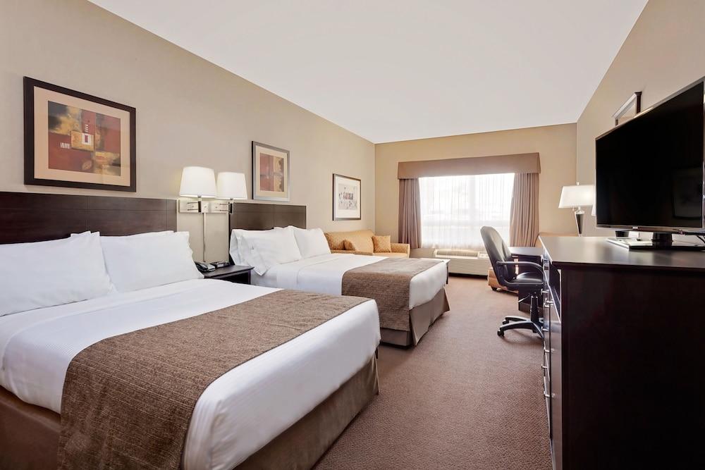 Ramada By Wyndham Camrose Hotel Ngoại thất bức ảnh